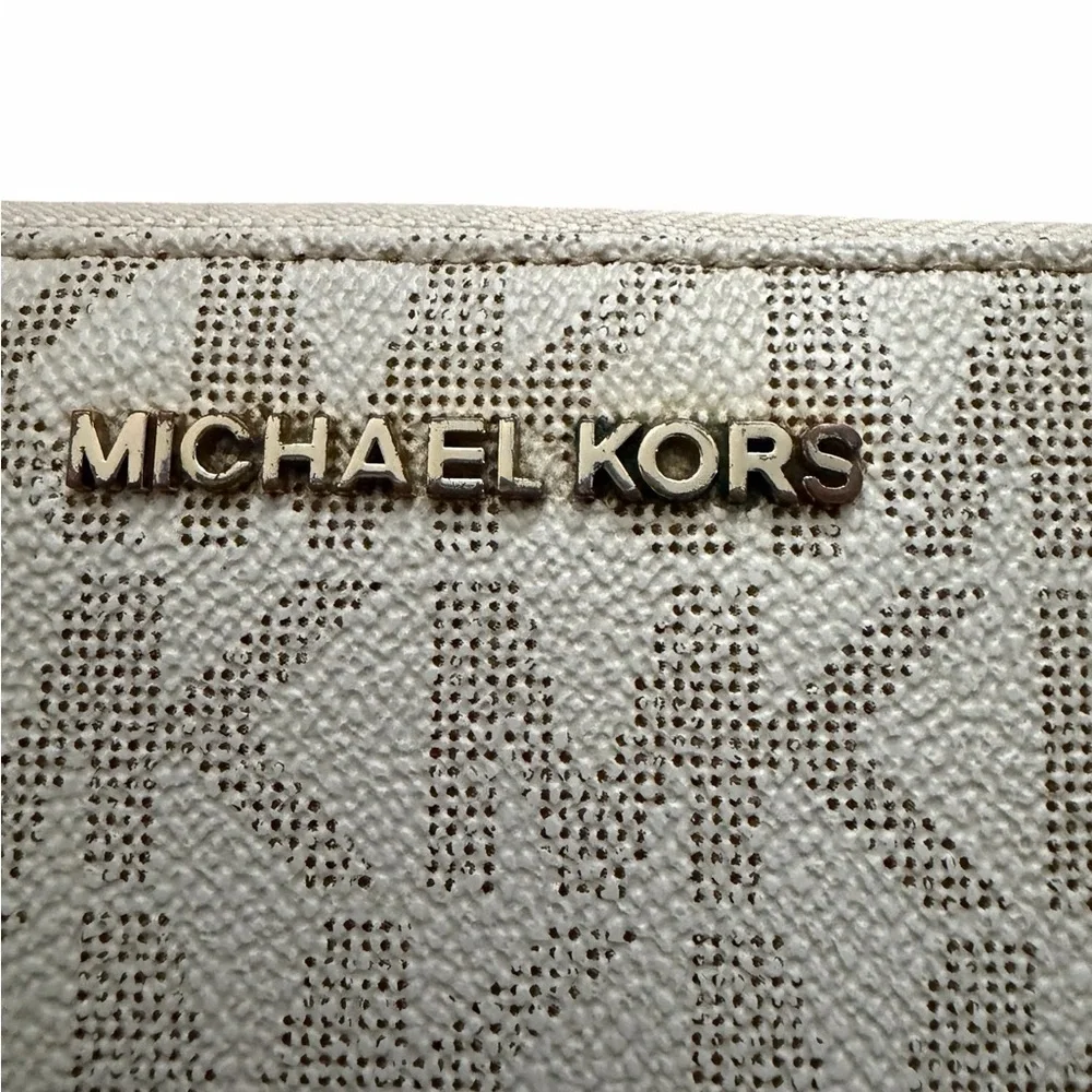 Michael Kors Jet Set Large Continental Wristlet COA included